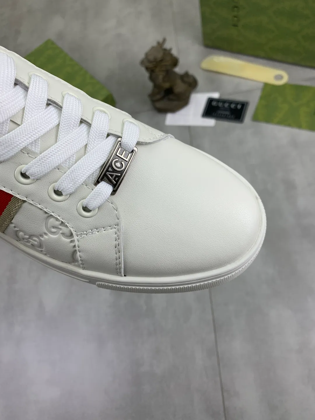 Men's Men's Shoes P420 💰[New Style] 🆘 The latest model from Gucci's official website🎁Classic casual and fashionable men's shoes👟Hot style💥Simple and elegant style, exclusive for trendy men. Unique latest brand elements from the official website👑Gucci original decoration, fashionable and generous, made of original soft calfskin fabric➕Comfortable soft sheepskin lining ✅The official website specifies wear-resistant rubber outsole_full of elasticity, classic model taken in real life🎬Color: 2️⃣colors available😍Number: 38-44